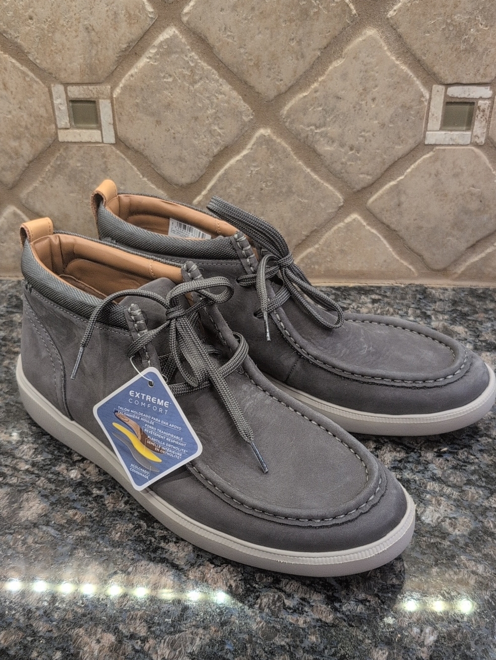 Clarks Men's Cambro Mid versatile chukka-style boot